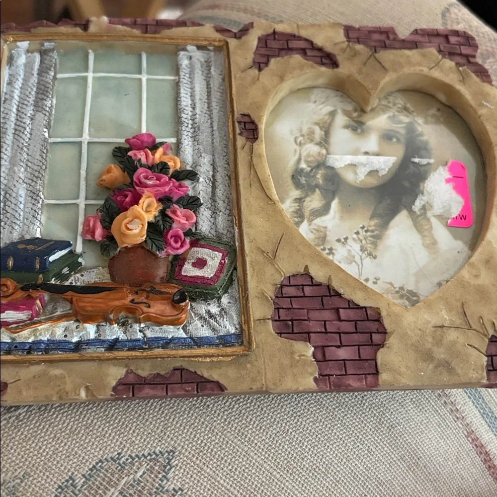 Vintage Style Heart Photo Frame with Floral Design